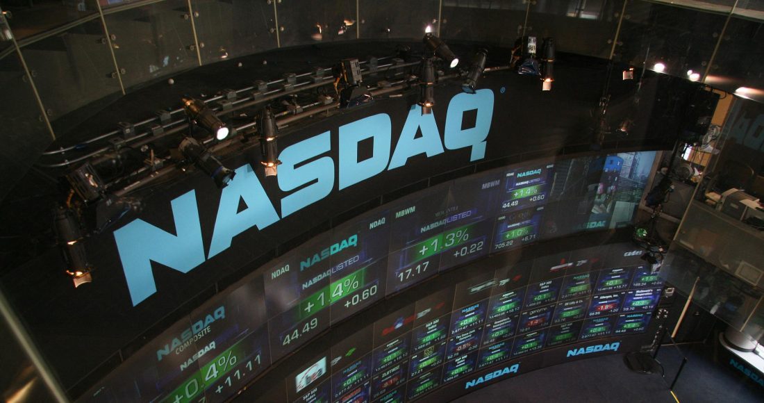 Електронне табло біржі Nasdaq на Таймс-сквер у Нью-Йорку