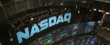Електронне табло біржі Nasdaq на Таймс-сквер у Нью-Йорку